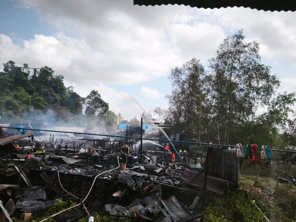Kebakaran di Sanga Sanga Hanguskan 6 Rumah, 1 Korban Jiwa
