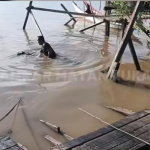 Damkar Kukar Evakuasi Mesin Kapal Ferry yang Terjatuh di Perairan