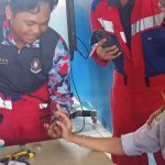 Petugas Damkarmatan Kukar Lakukan Penanganan Jari Siswi Terjepit