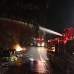 Respons Cepat Damkar Kukar Tangani Kebakaran TPS di Tenggarong