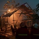 Damkar Kukar Tangani Kebakaran Pondok di Kelurahan Sarijaya Sanga-Sanga