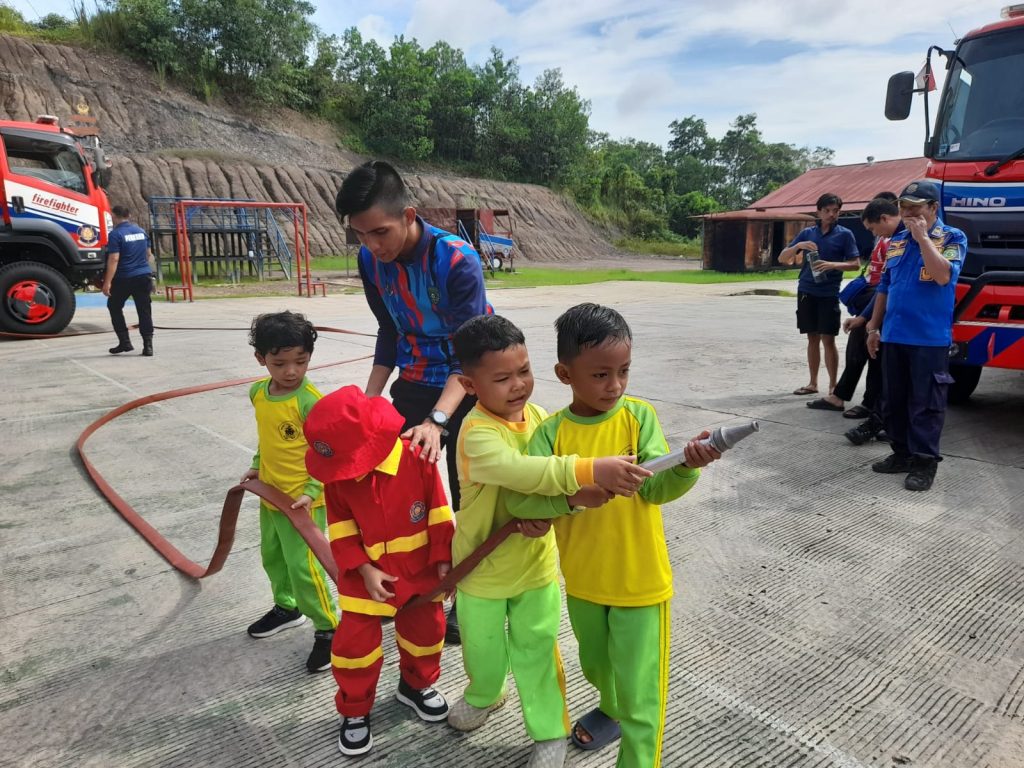 Edukasi Anak Usia Dini, PAUD Terpadu Islam Salsabilla Kunjungi Dinas Pemadam Kebakaran dan Penyelamatan Tenggarong