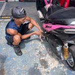 Damkar Kukar Evakuasi Kucing yang Masuk ke Dalam Motor Warga di Tenggarong