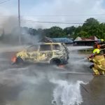 Respons Cepat Pos Pattimura Station, Petugas Berhasil Padamkan Kebakaran Mobil di Jalan Kramajaya Tenggarong