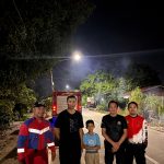 Sarang Lebah Dekat Rumah Warga, Damkar Kukar Lakukan Evakuasi