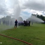DAMKAR MATAN MUARA BADAK LAKSANAKAN PENYIRAMAN KELULUSAN DI SMP N 7 MUARA BADAK