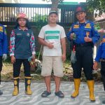 Respons Cepat Pos Sektor Kecamatan Loa Janan, Petugas Lakukan Penanganan Ular dan Tawon di Desa Purwajaya