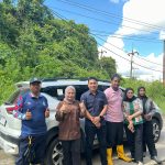 PENANGANAN MOBIL TERPEROSOK DI KUBANGAN LUMPUR OLEH POS SEKTOR DAMKAR MATAN KECAMATAN SANGA SANGA