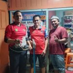 Ular Masuk Rumah Warga, Damkar Kutai Kartanegara Berhasil Tangkap dalam 21 Menit