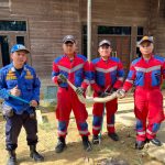 Ular Tersangkut di Jaring Kandang Ayam, Warga Bukit Biru Minta Bantuan Damkar