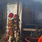 Kebakaran SDN 002 Purwajaya, Damkarmatan Kukar Bersama Tim Gabungan Berhasil Cegah Api Meluas
