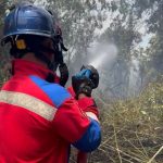 Kepala Dinas Damkar dan Penyelamatan Kukar Turun Langsung Tangani Karhutla di Sanga-Sanga
