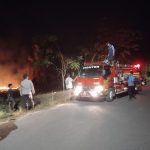 Kebakaran Lahan Dekat Permukiman di Sebuntal Ditangani Petugas Damkar
