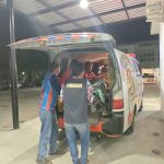 Damkar Sanga Sanga Antar Pasien Sakit dari Rumah Menuju Puskesmas